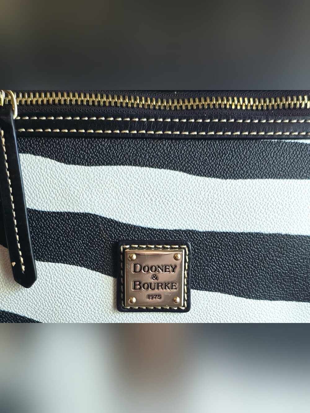 Dooney & Bourke Archives 2007 Crescent Hobo in Zebra. - Picture 3 of 12